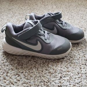 Boys size 10c Nike Revolution sneakers